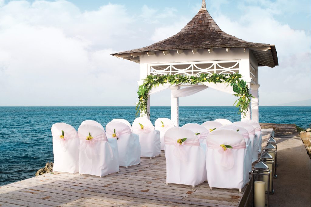 couples resorts tower isle - wedding ceremony setup